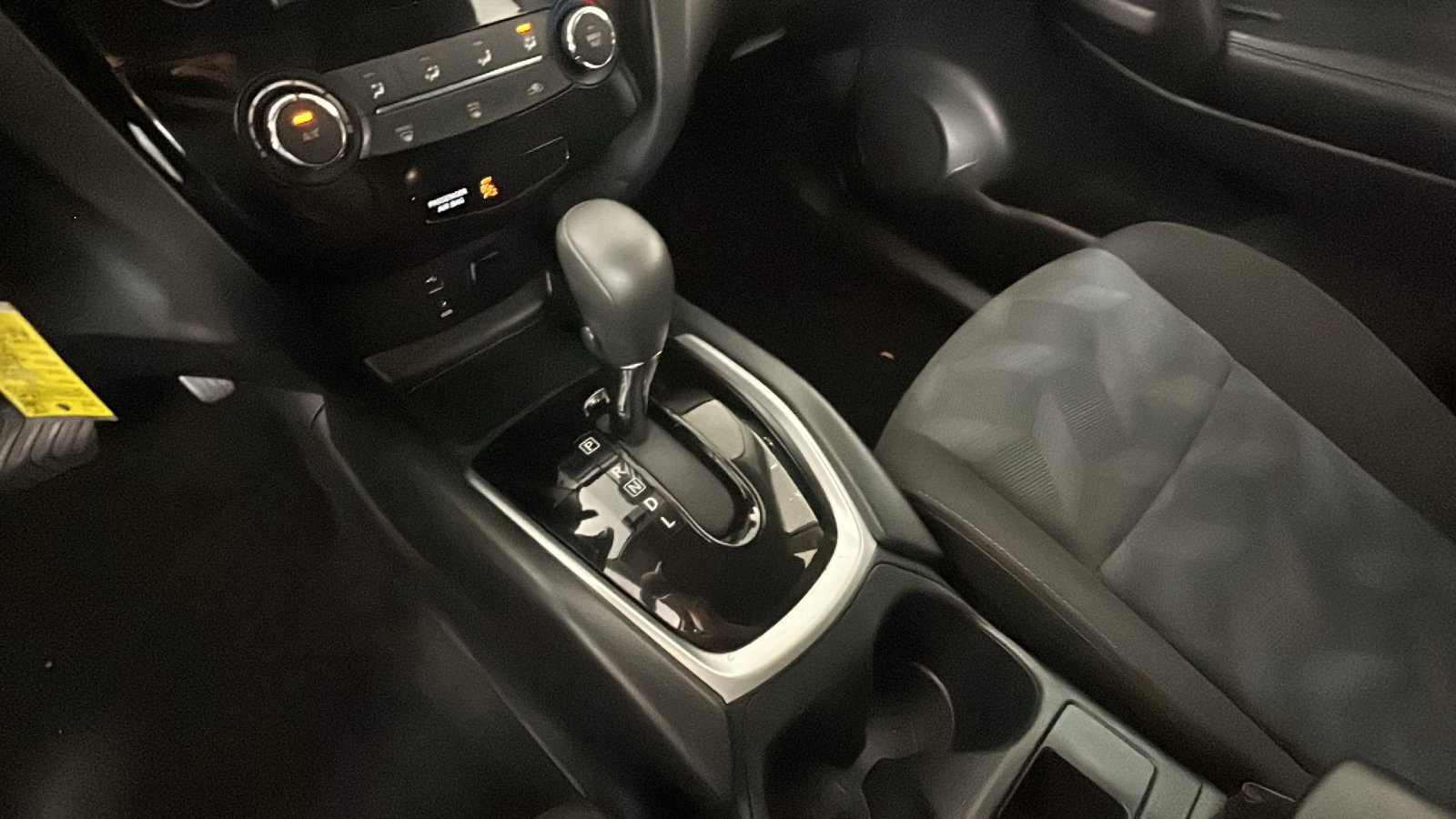 Used 2016 Nissan Rogue S AWD/4WD image 25
