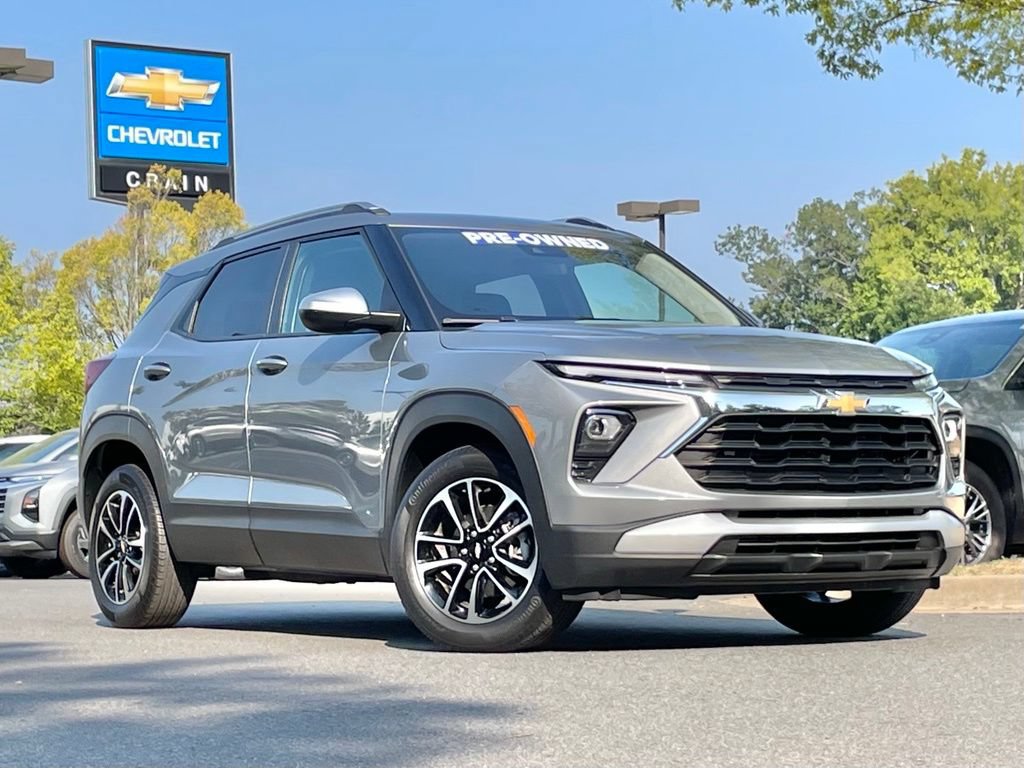Used 2025 Chevrolet TrailBlazer LT FWD image 2