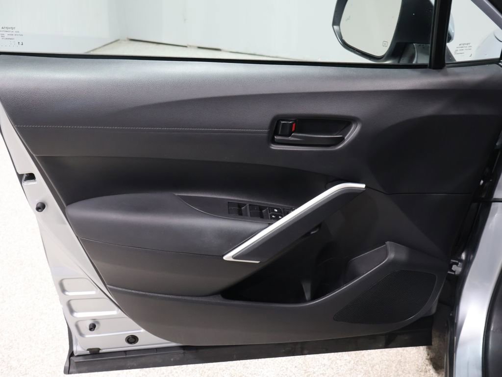 Used 2023 Toyota Corolla Cross LE w/ Moonroof Package image 14