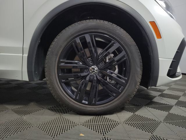Used 2022 Volkswagen Tiguan SE R-Line image 11