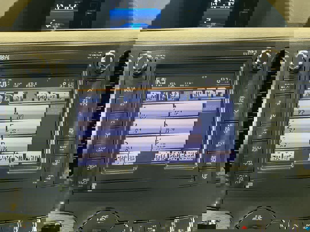 Used 2014 Toyota Sienna Limited image 18