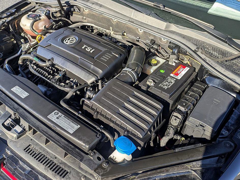 Used 2020 Volkswagen GTI SE image 37