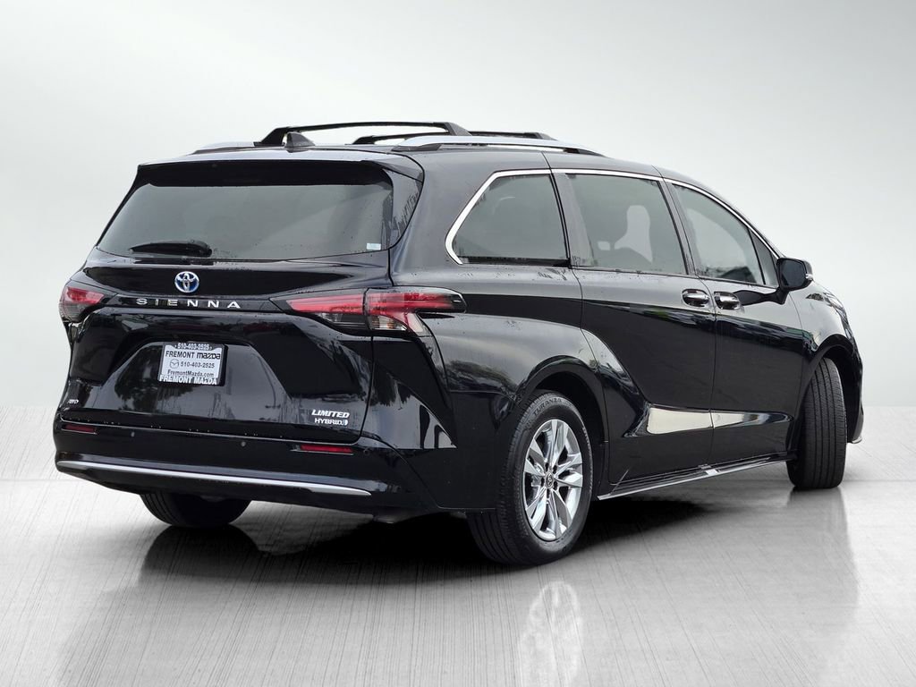 Used 2023 Toyota Sienna Limited AWD/4WD image 4