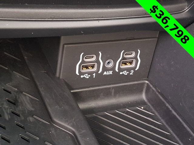 Used 2025 Chrysler Pacifica Premium image 26