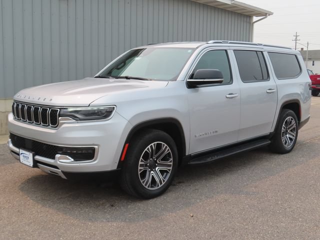 Used 2023 Jeep Wagoneer L Series II AWD/4WD image 7
