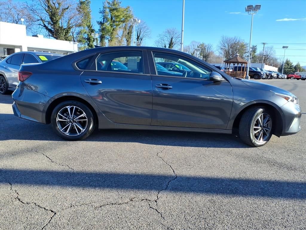 Used 2024 Kia Forte LXS image 3