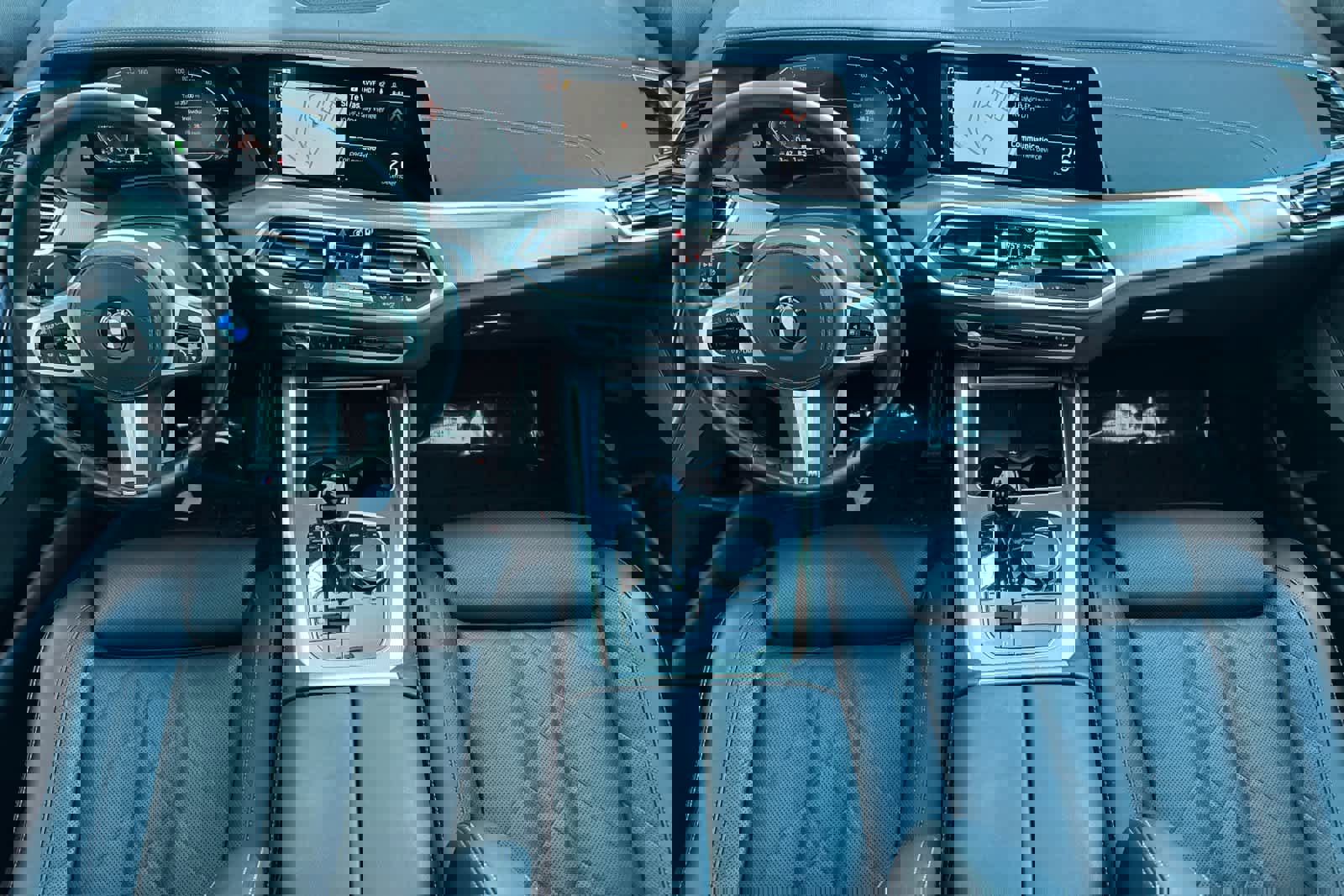 Certified 2023 BMW X6 xDrive40i w/ M Sport Package image 3