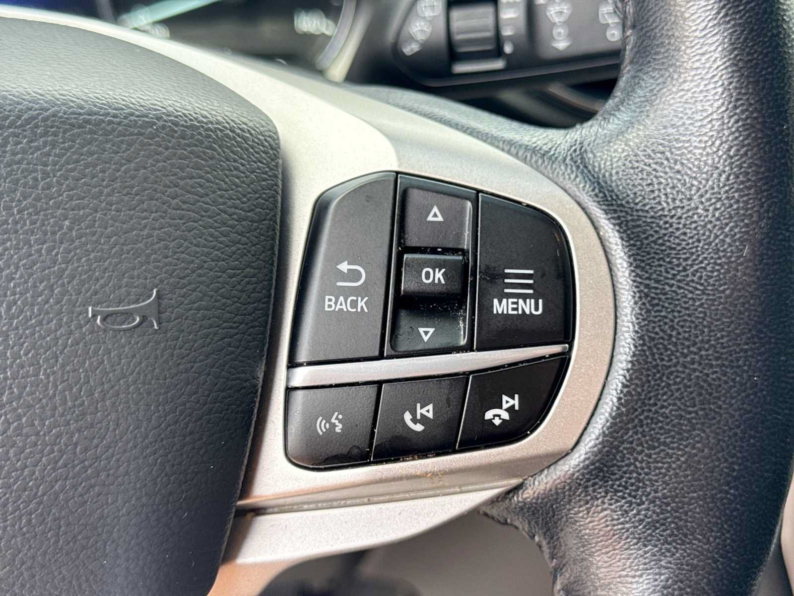 Used 2022 Ford Explorer XLT w/ Equipment Group 202A AWD/4WD image 25