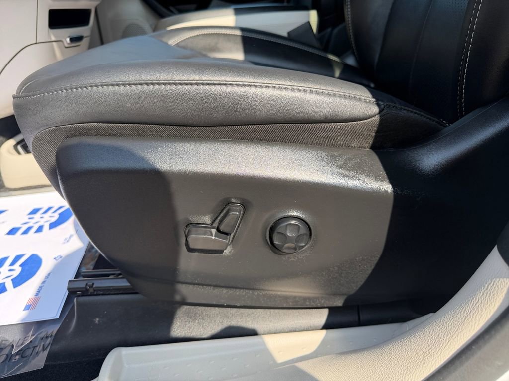 Certified 2024 Chrysler Pacifica Touring-L image 13