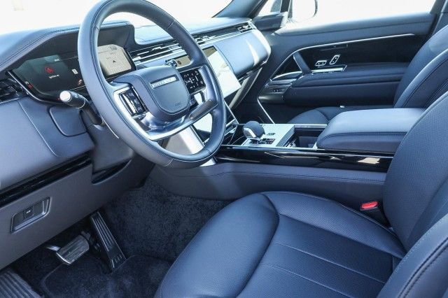 New 2025 Land Rover Range Rover SE image 18