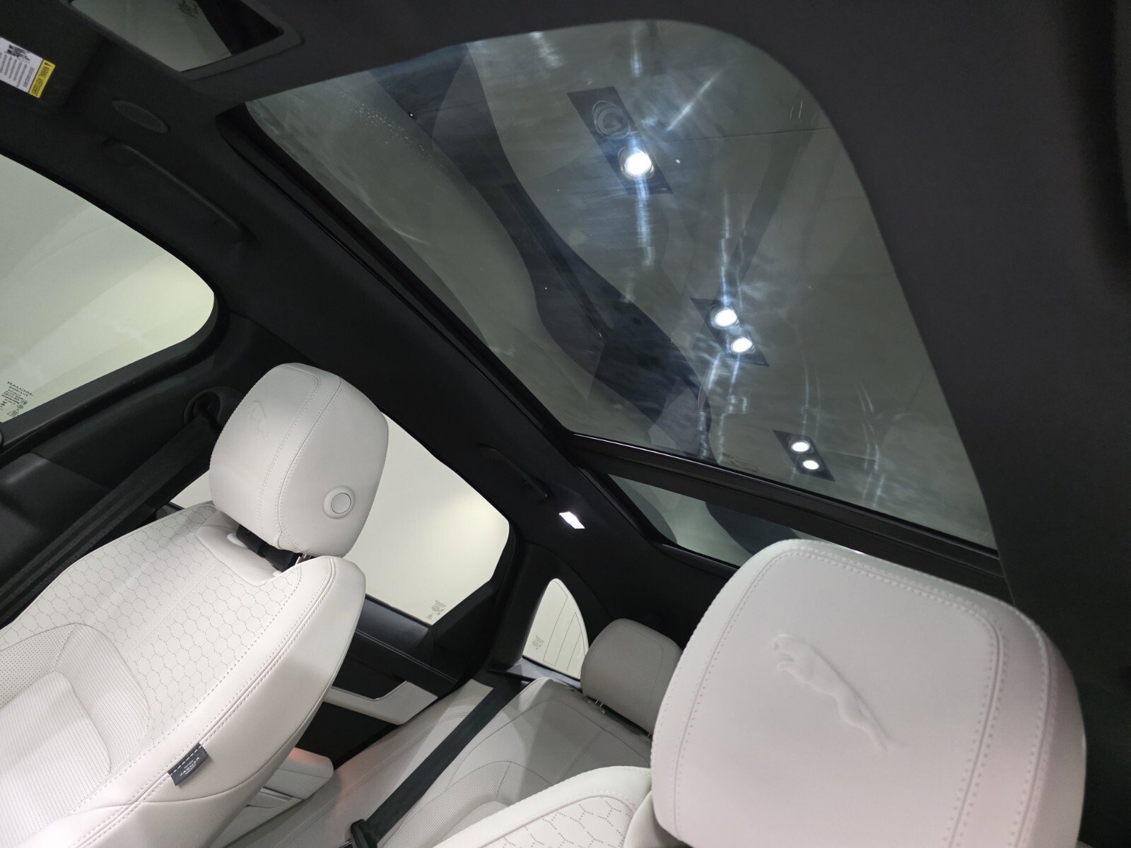 Used 2025 Jaguar F-PACE R-Dynamic S AWD/4WD image 9