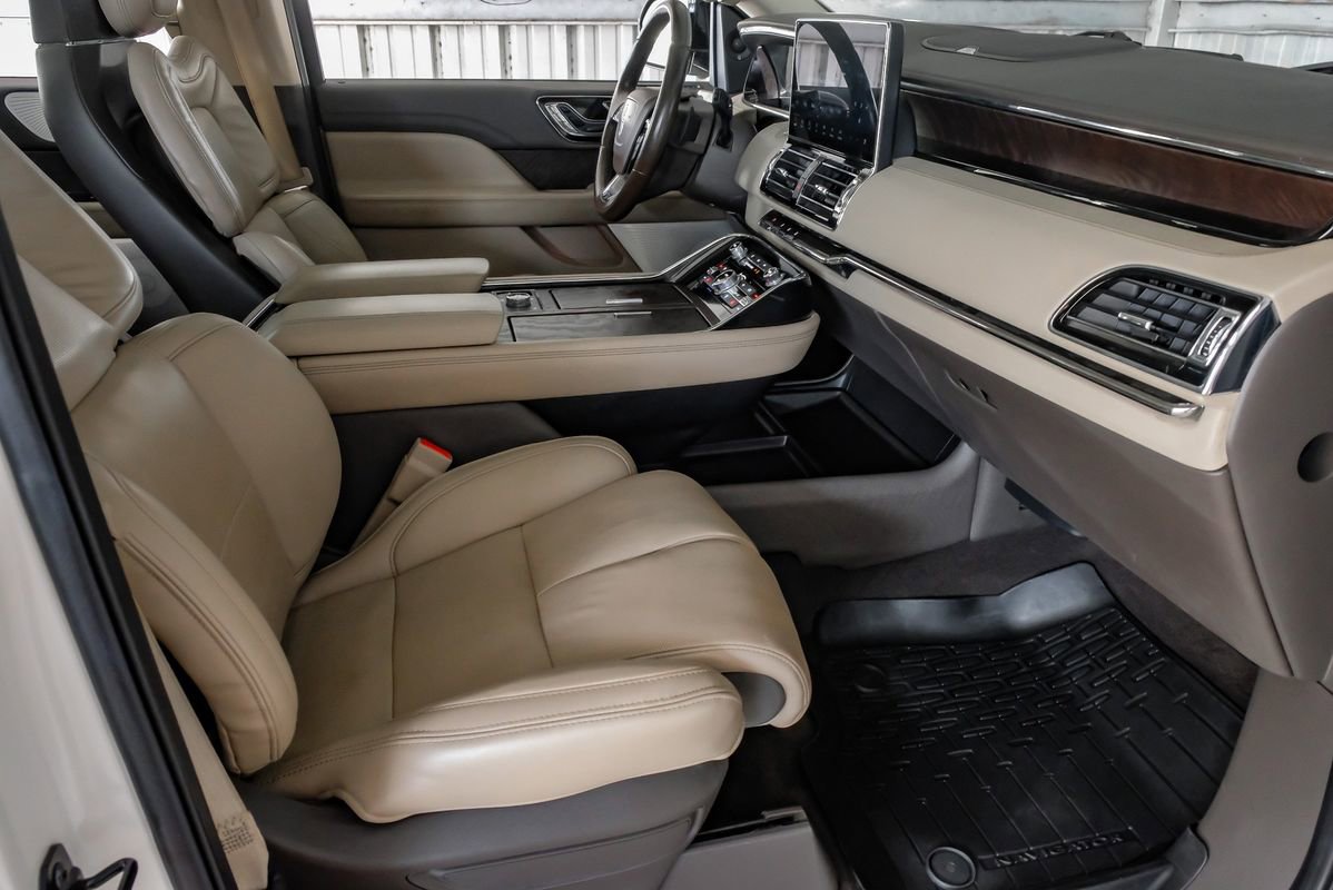 Used 2022 Lincoln Navigator L Reserve AWD/4WD image 12