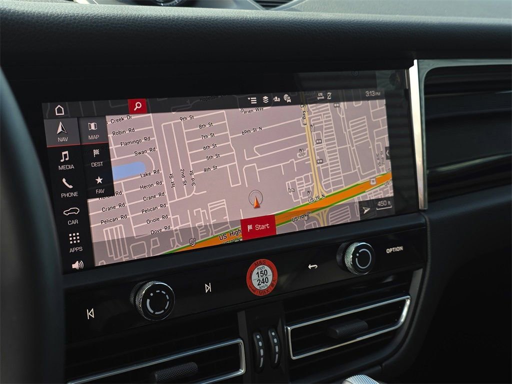 Certified 2025 Porsche Macan image 30