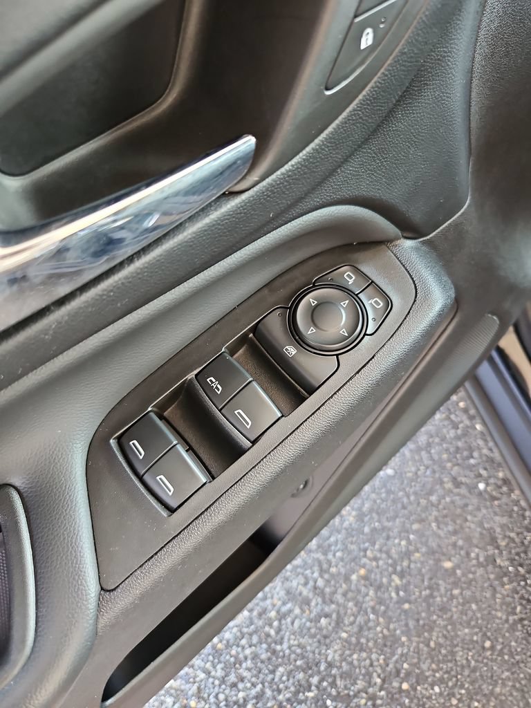 Used 2024 Chevrolet Equinox LT AWD/4WD image 26