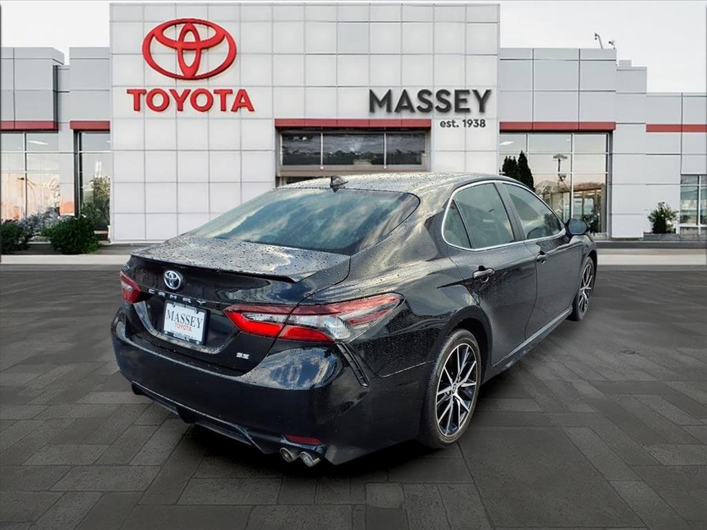 Used 2023 Toyota Camry SE image 3