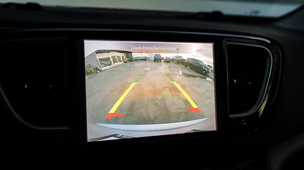 Certified 2024 Chrysler Pacifica Touring-L image 29