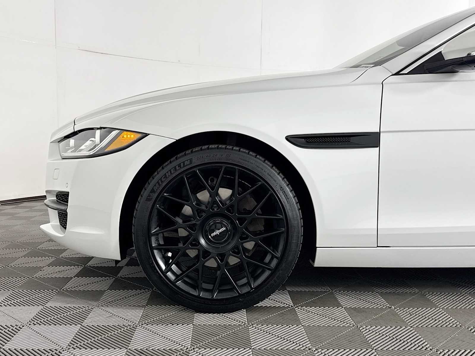 Used 2019 Jaguar XE Premium AWD/4WD image 29