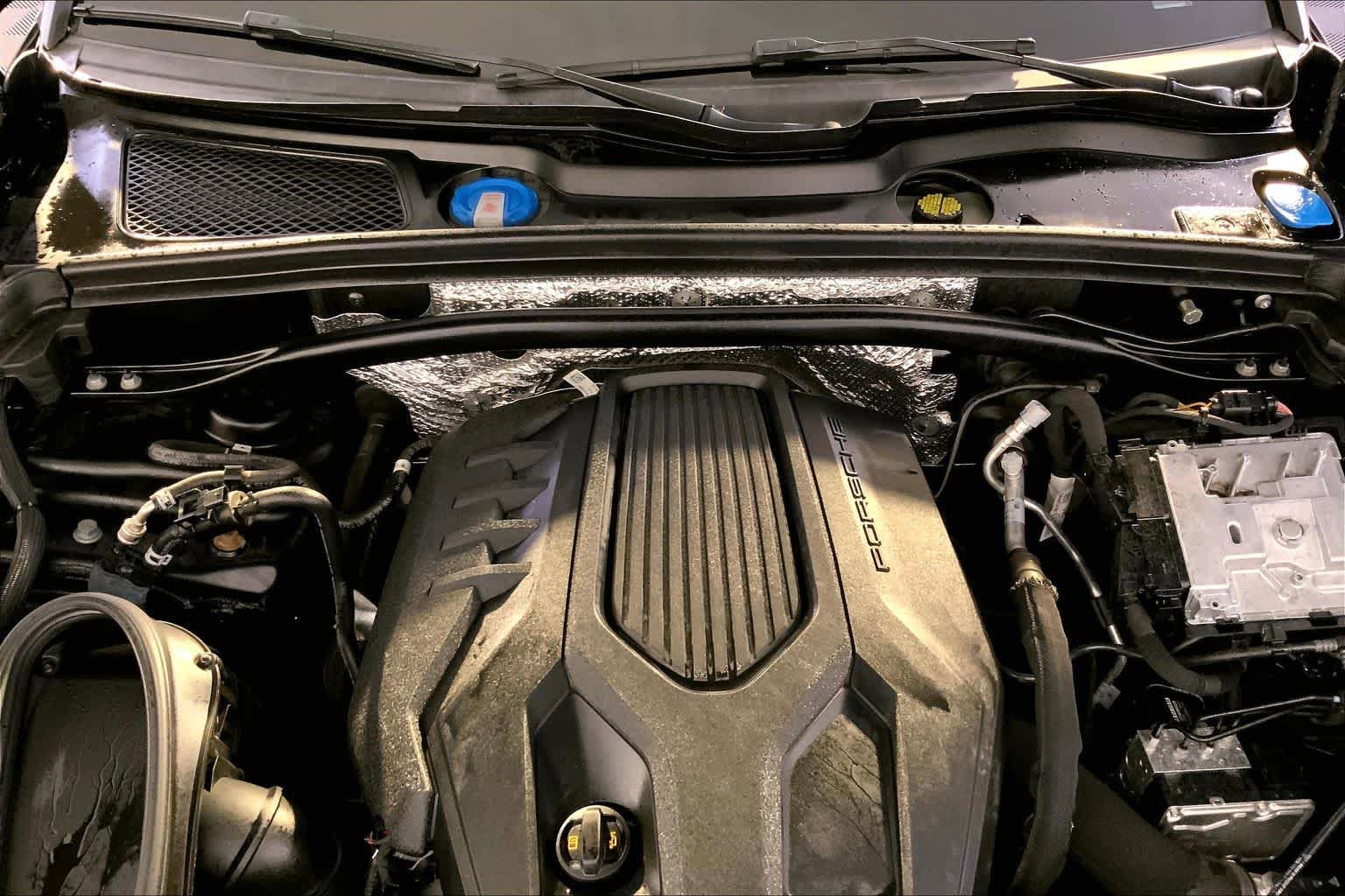 Used 2023 Porsche Macan Turbo AWD/4WD image 31