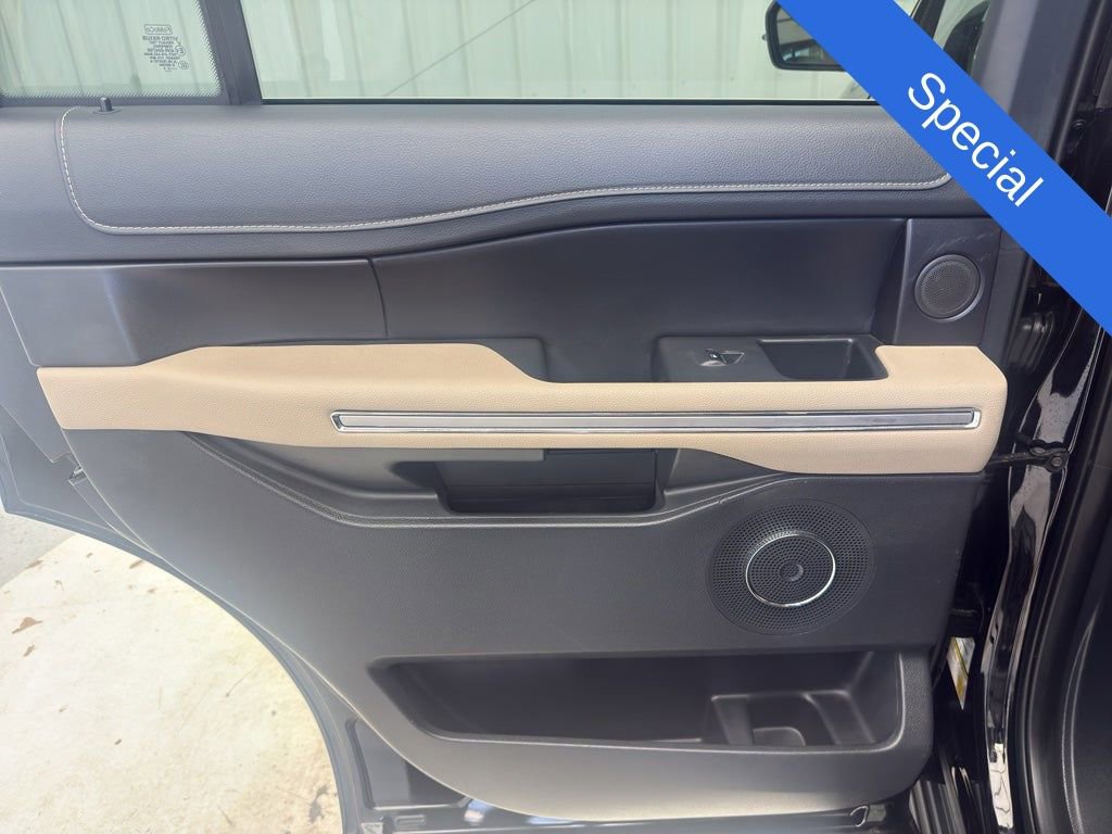 Used 2024 Ford Expedition Limited image 13