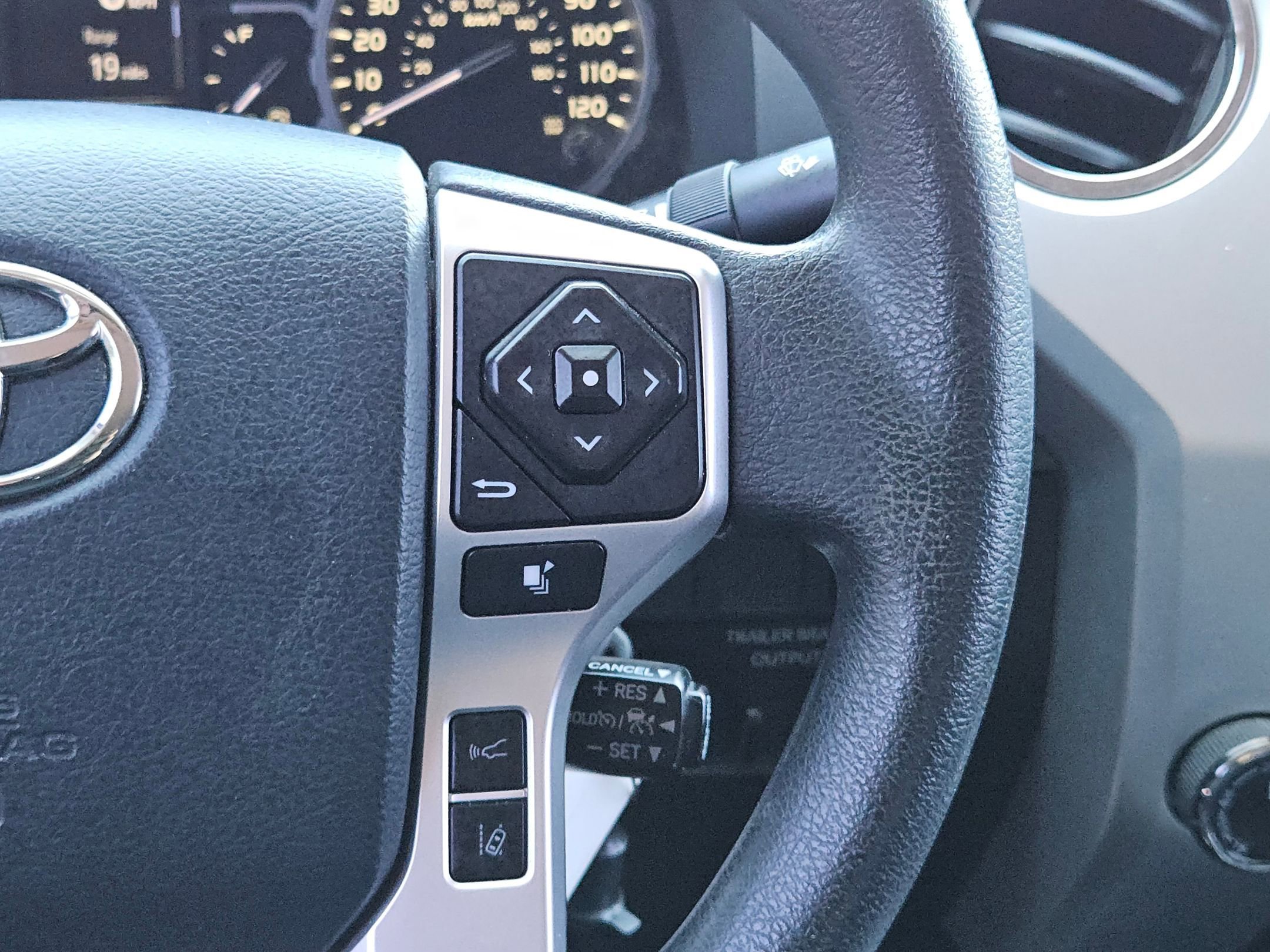 Used 2020 Toyota Tundra SR5 w/ SR5 Upgrade Package AWD/4WD image 22