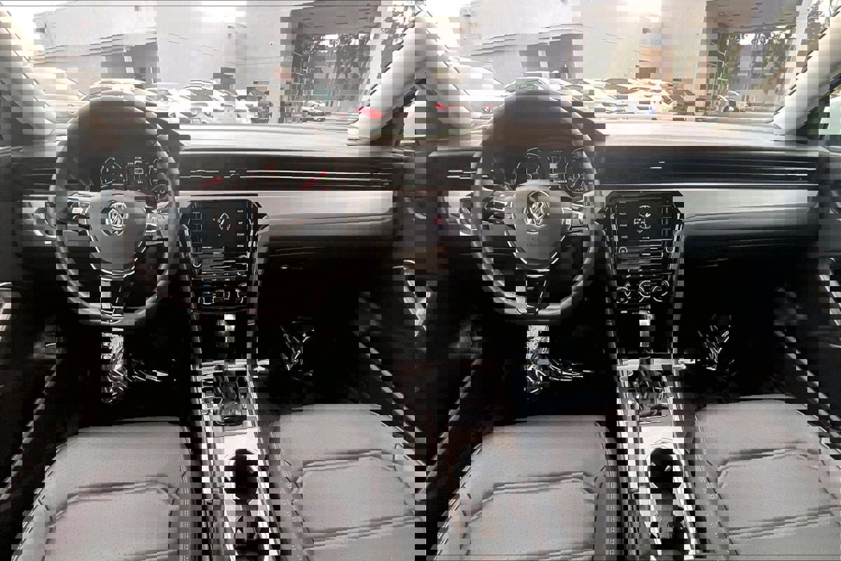 Used 2022 Volkswagen Passat 2.0T SE image 12