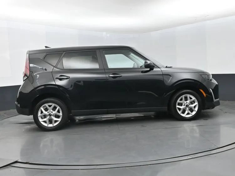 Used 2024 Kia Soul LX w/ Option Group 015 FWD image 4