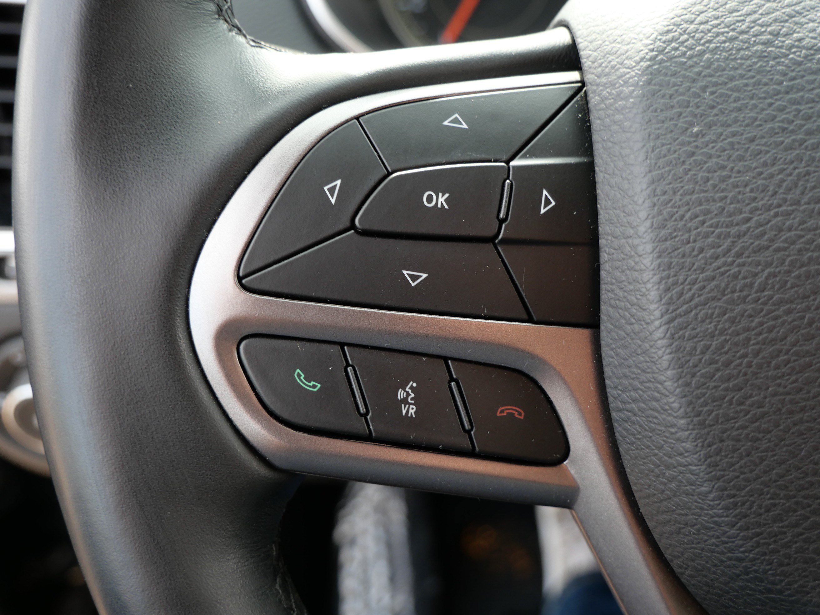 Used 2020 Jeep Cherokee Limited AWD/4WD image 28