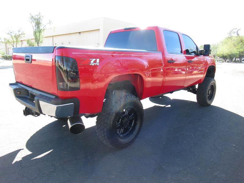 Used 2012 GMC Sierra 2500 SLE w/ Suspension Package, Off-Road image 4