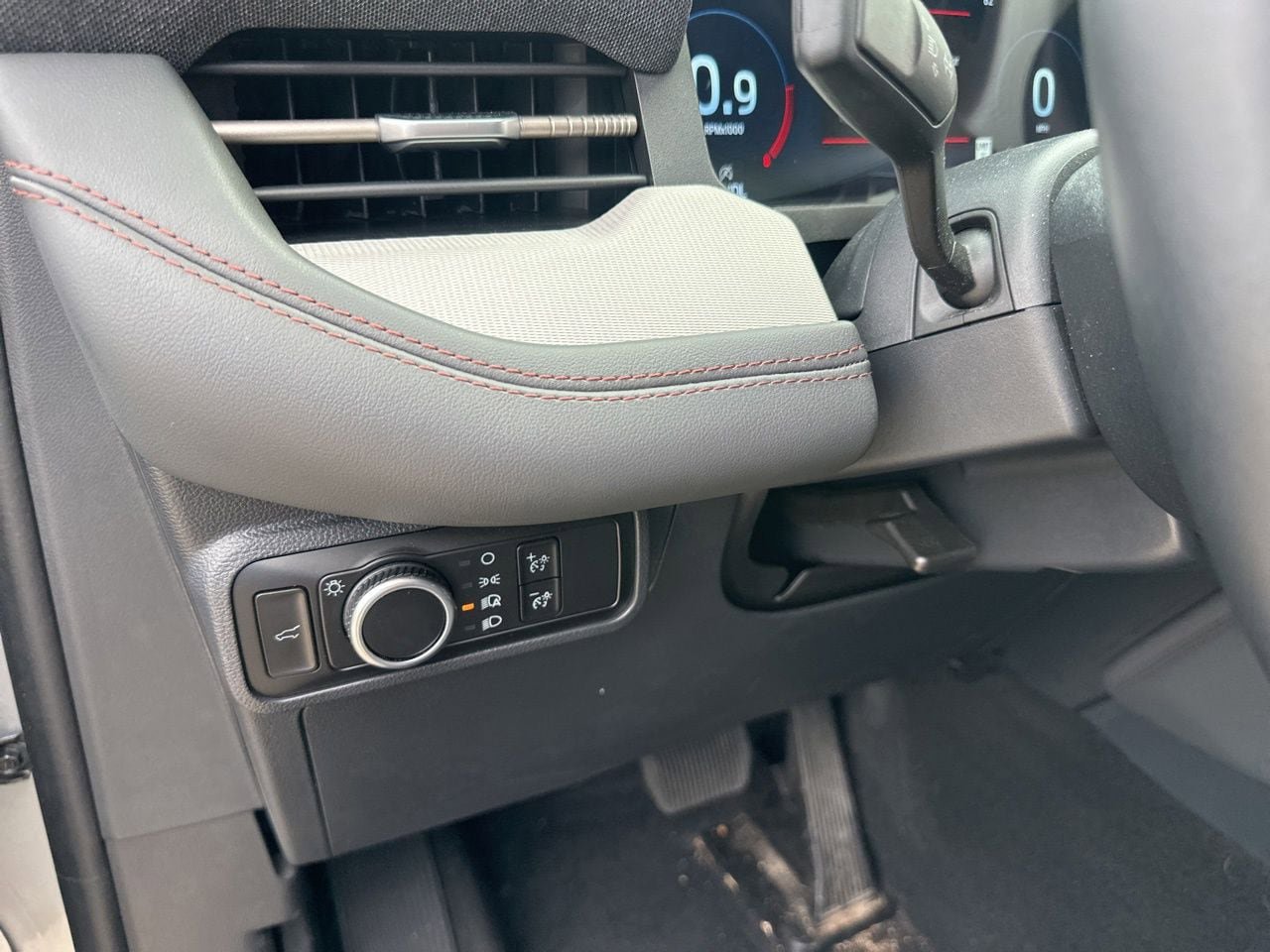 Used 2025 Ford Explorer Active RWD image 21