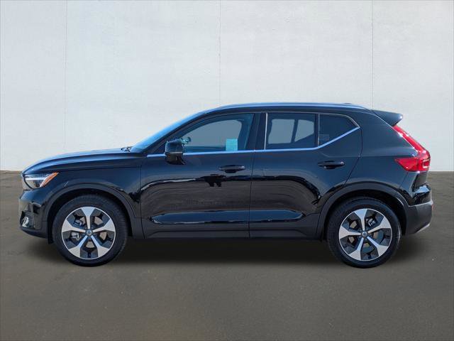 Used 2025 Volvo XC40 B5 Core w/ Protection Package Premier image 2