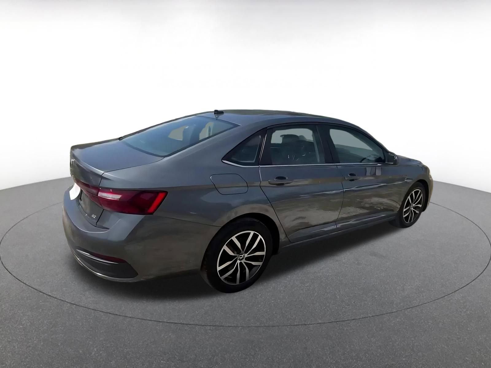 Used 2025 Volkswagen Jetta SE image 15