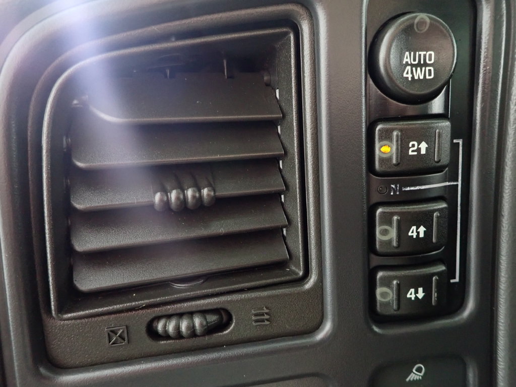 Used 2005 Chevrolet Silverado 1500 4x4 Crew Cab image 3