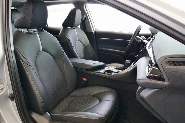 Used 2020 Toyota Camry XSE image 15