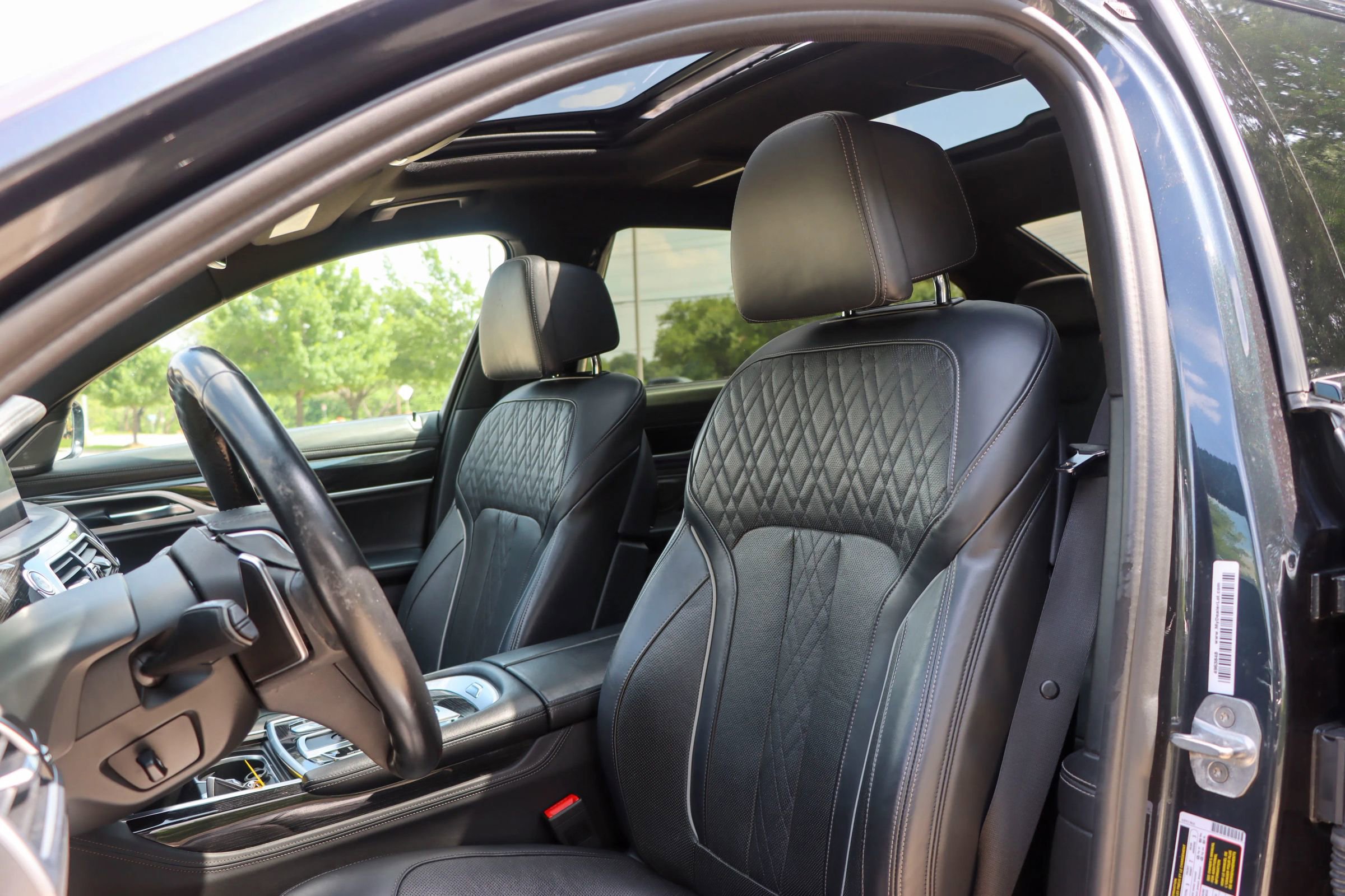 Used 2019 BMW 750i w/ Executive Package RWD image 16