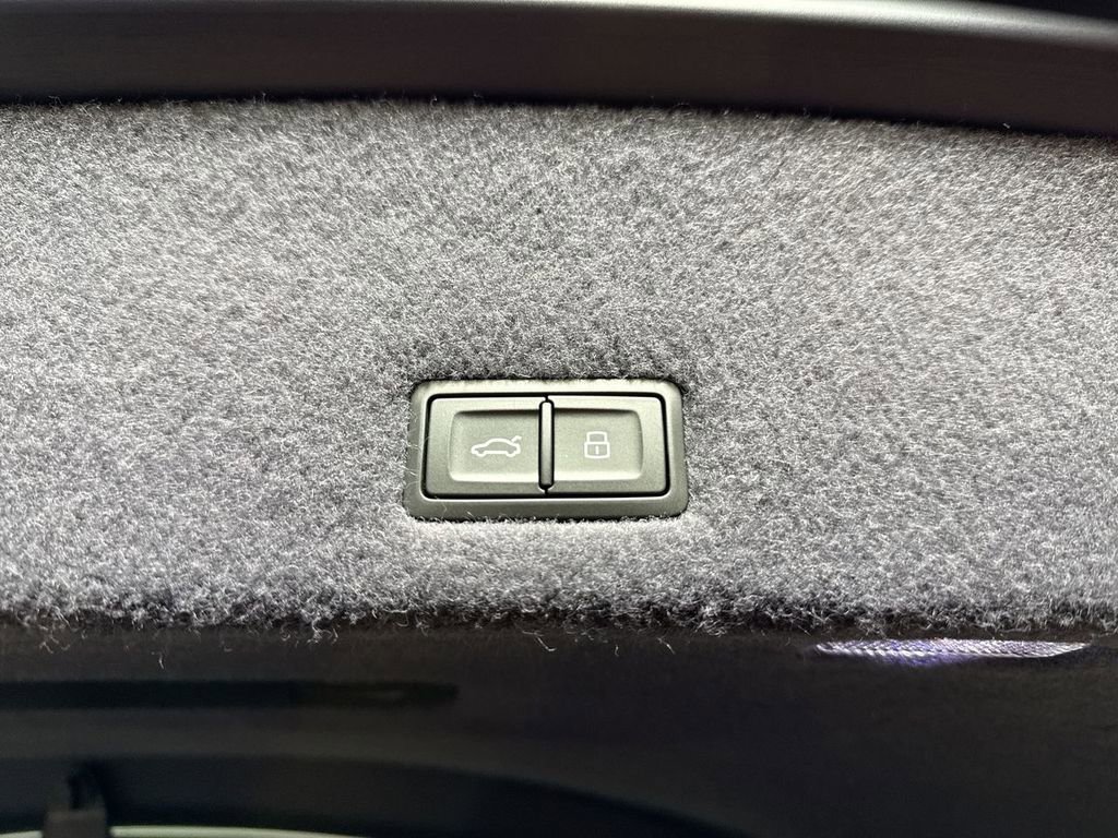 Used 2025 Lamborghini Urus SE image 97