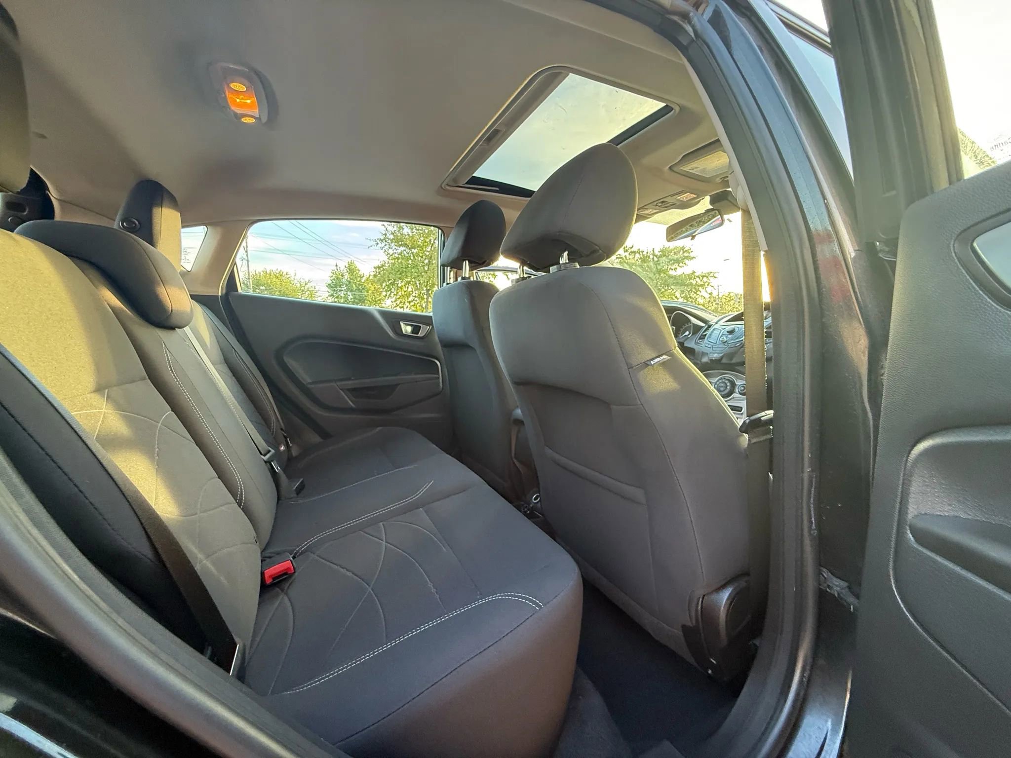 Used 2014 Ford Fiesta SE image 12