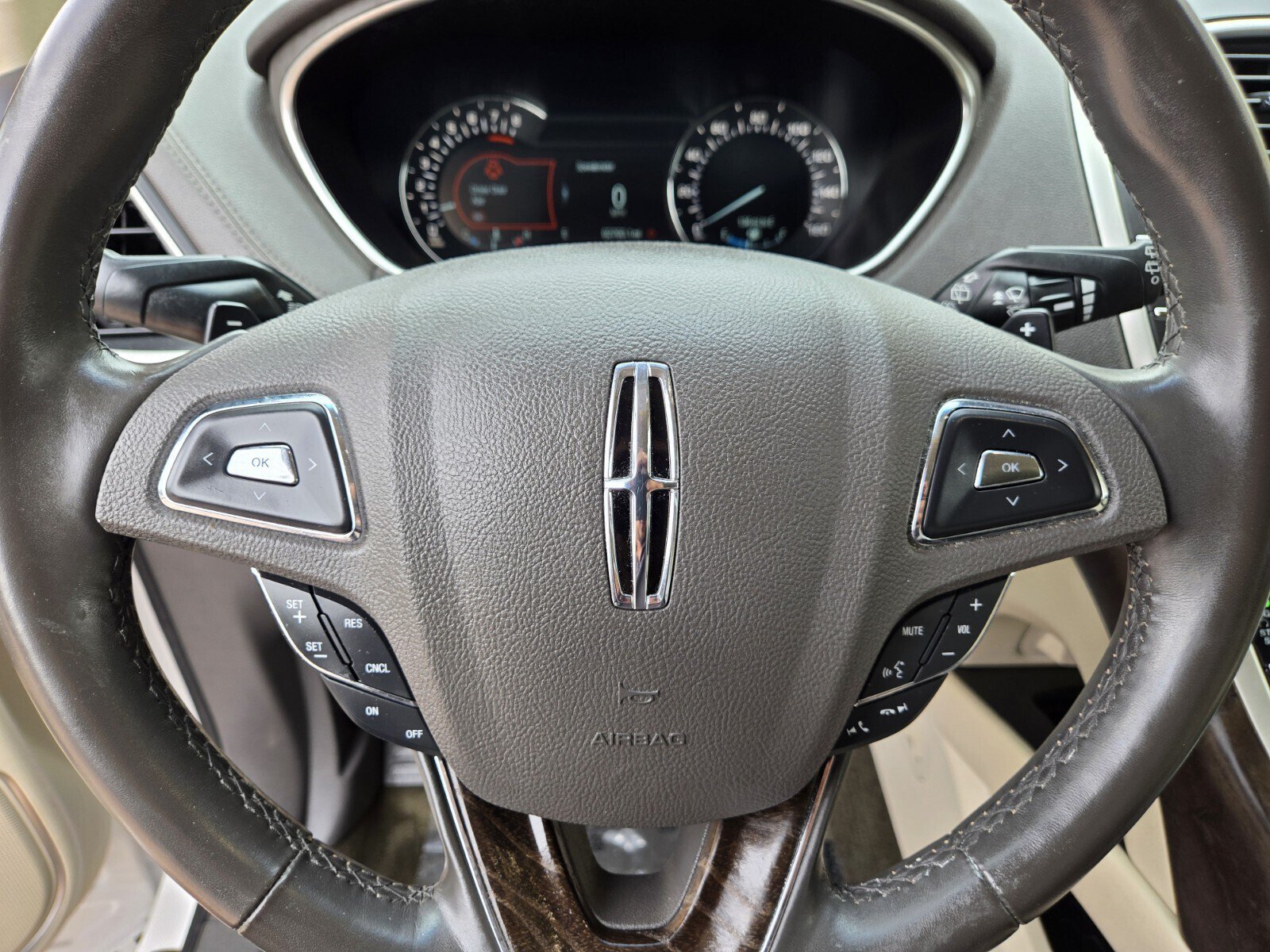 Used 2017 Lincoln MKX Select w/ Select Plus Package FWD image 15