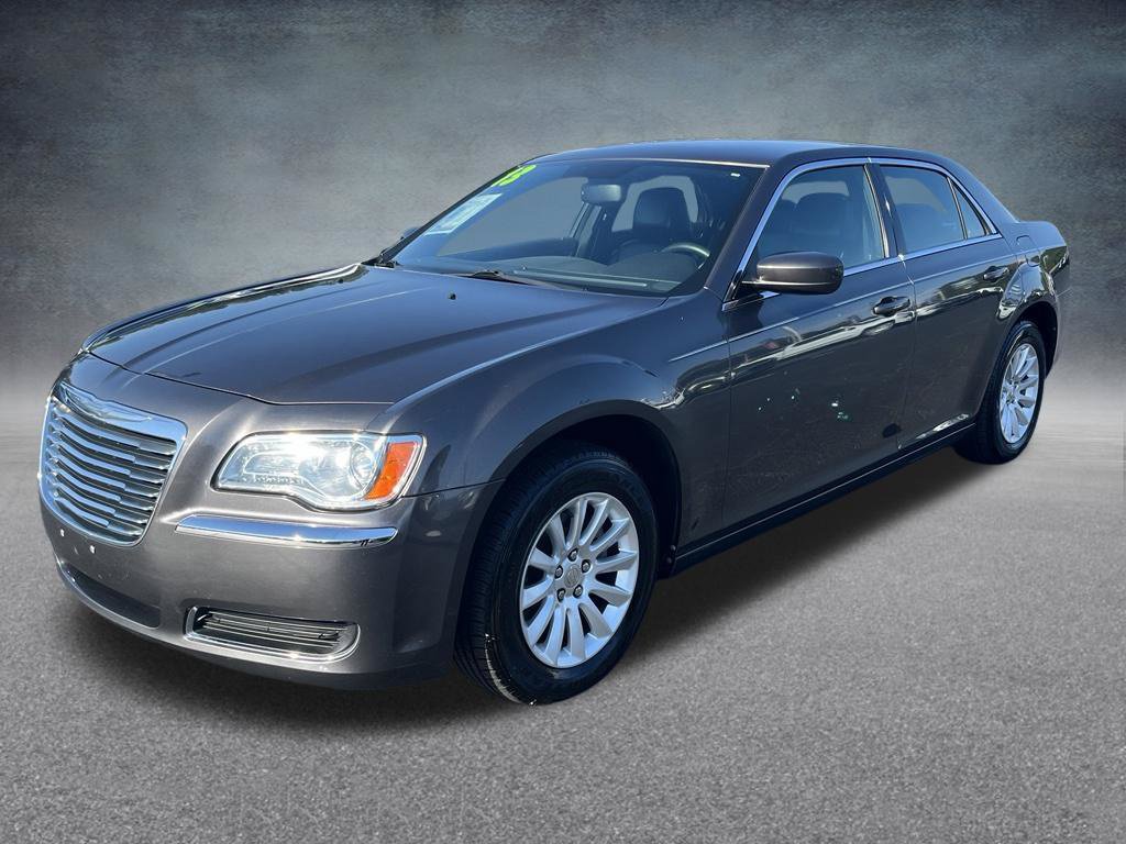 Used 2013 Chrysler 300 RWD image 3