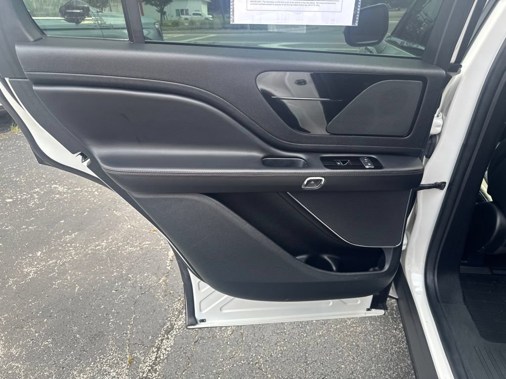 Used 2023 Lincoln Aviator AWD w/ Premium Package image 27