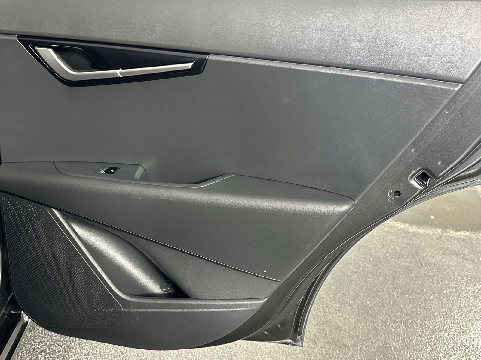 Used 2025 Kia Niro LX image 31