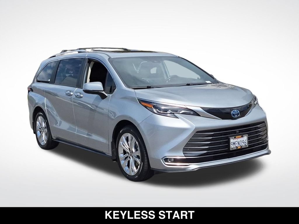 Used 2024 Toyota Sienna Platinum FWD image 2