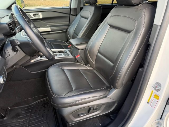 Used 2022 Ford Explorer XLT w/ Equipment Group 202A image 12