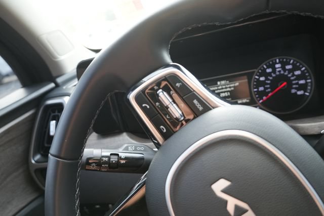 Used 2022 Kia Sorento EX w/ Panoramic Sunroof Package FWD image 26