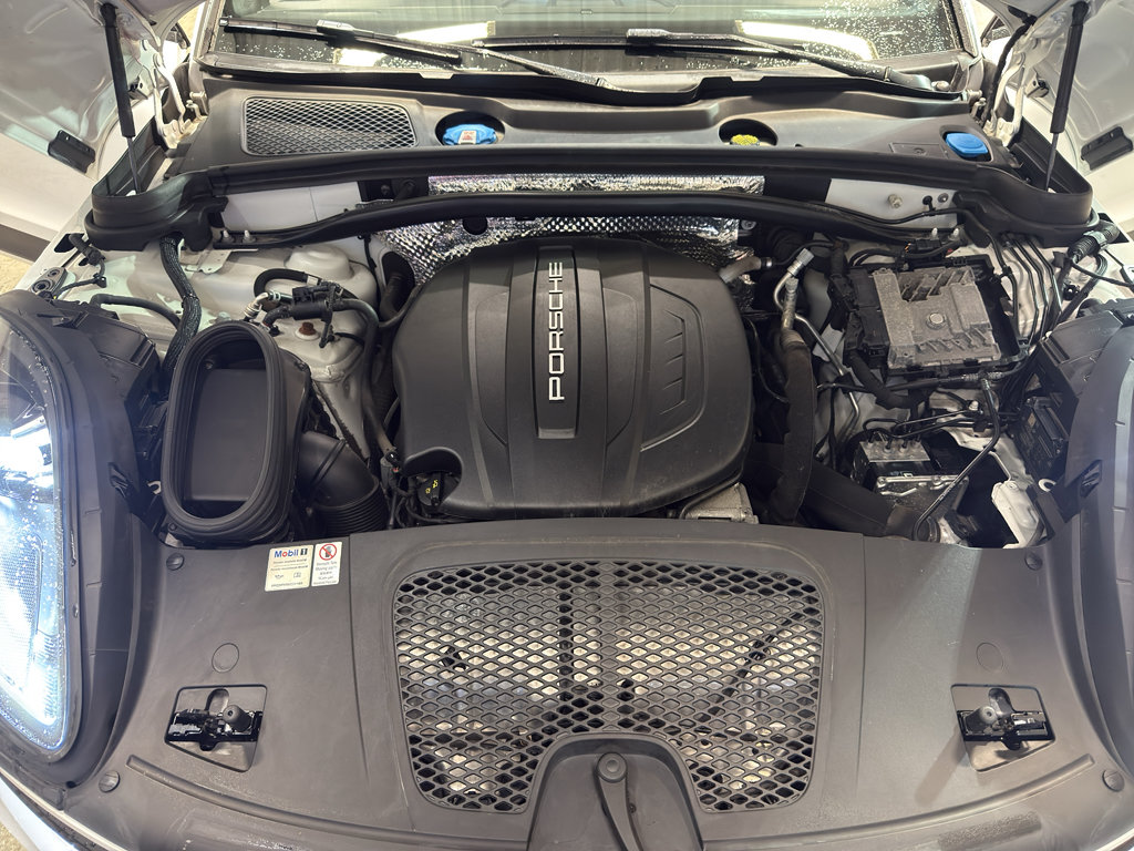Used 2021 Porsche Macan AWD/4WD image 30