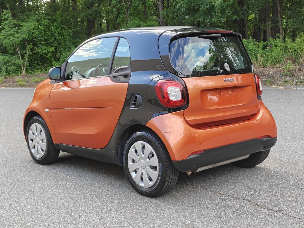 Used 2016 smart fortwo pure RWD image 6