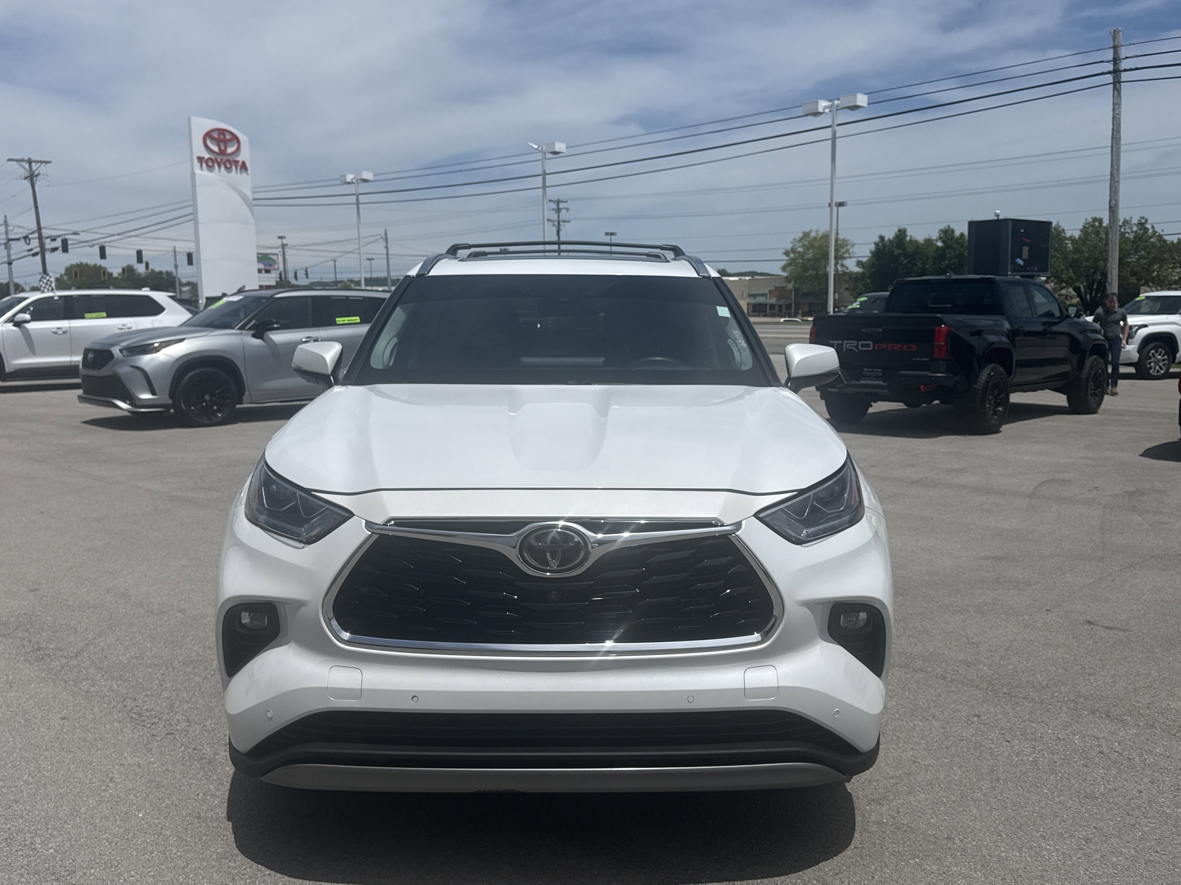 Used 2022 Toyota Highlander Platinum AWD/4WD image 8