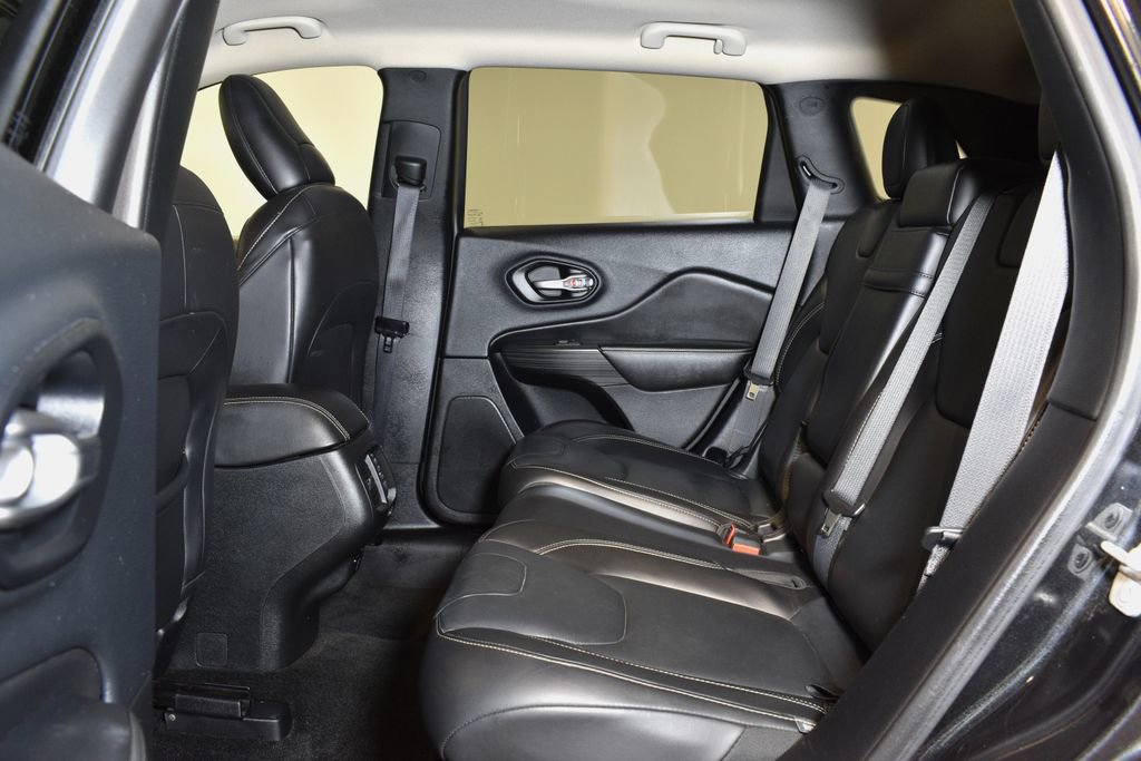 Used 2016 Jeep Cherokee Limited image 27
