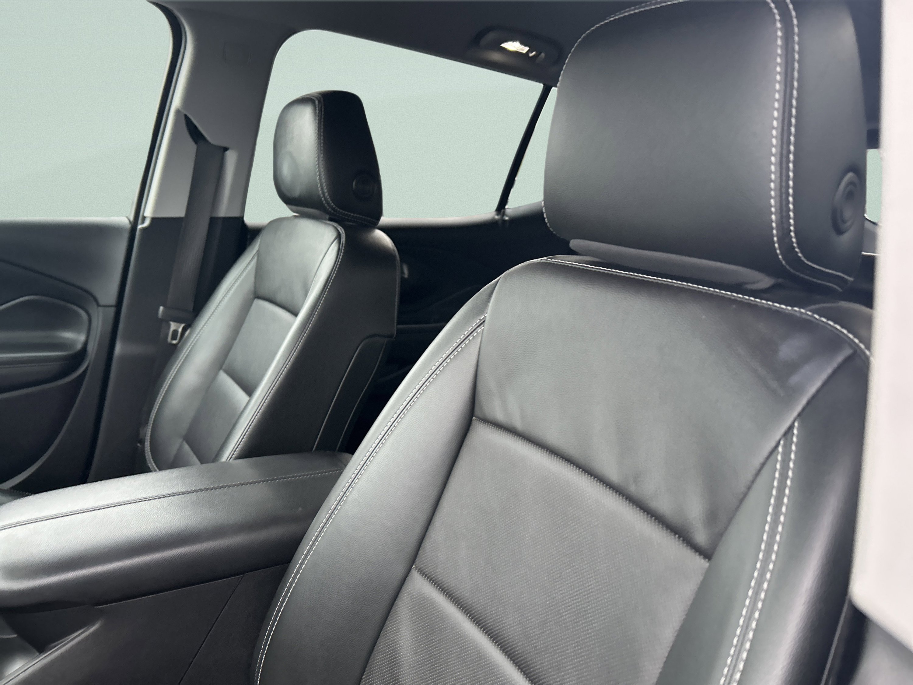 Used 2022 GMC Terrain SLT image 12