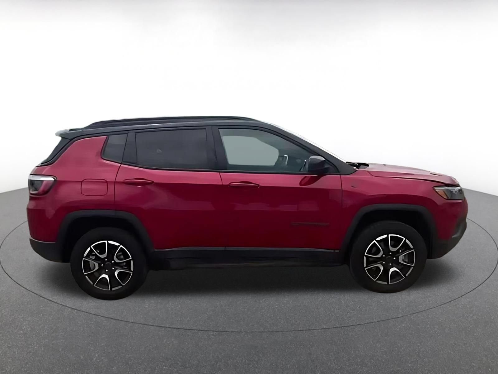 Used 2025 Jeep Compass Trailhawk AWD/4WD image 8