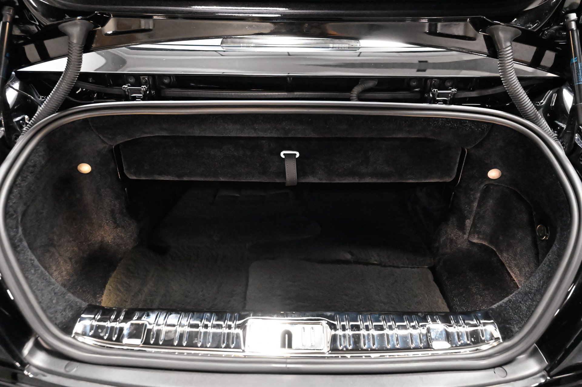 Used 2017 Rolls-Royce Dawn RWD image 31